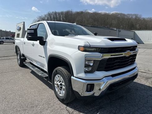 Used 2025 Chevrolet Silverado 2500 LT w/ Convenience Package image 11