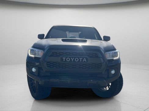 Used 2017 Toyota Tacoma TRD Sport image 16