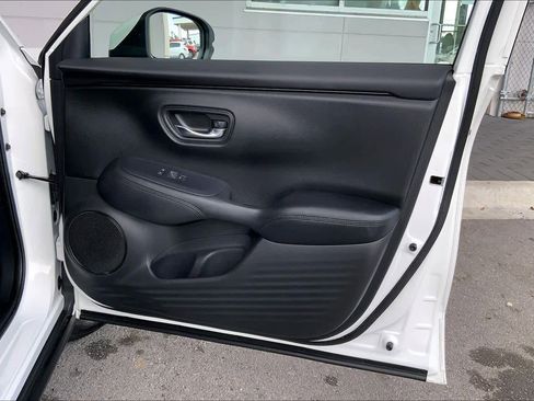 Used 2023 Honda HR-V LX image 23