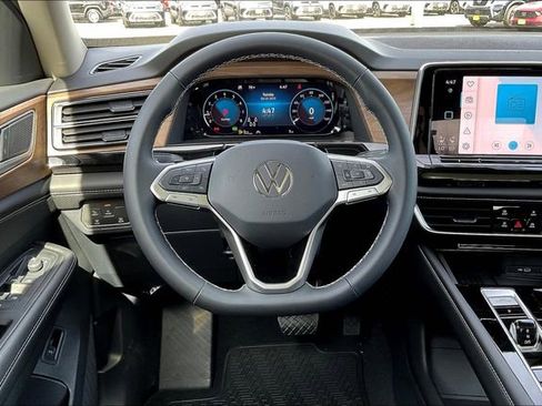New 2025 Volkswagen Atlas SE image 17