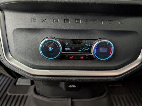 Used 2025 Ford Expedition Max Platinum w/ Driver's Package image 12