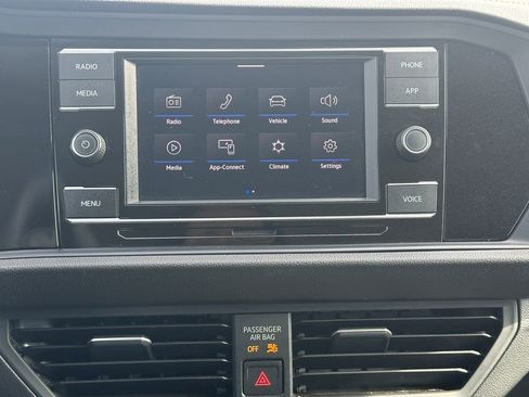 Used 2024 Volkswagen Jetta SE image 22