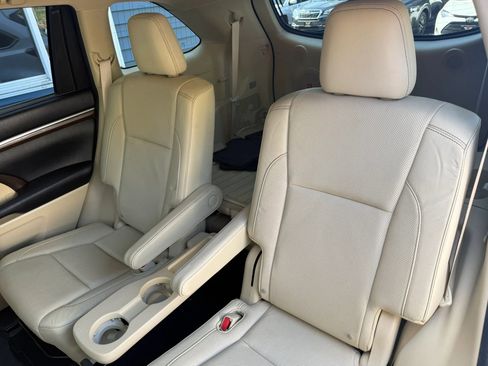 Used 2014 Toyota Highlander Limited AWD/4WD image 32