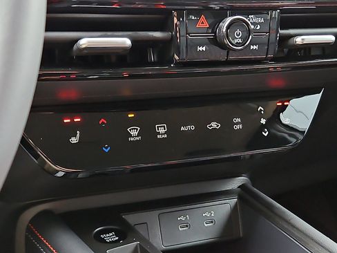 New 2026 Nissan Kicks SR w/ Cold Weather Package image 13