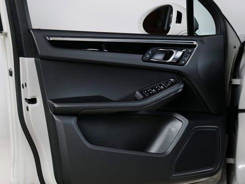 Used 2023 Porsche Macan image 29