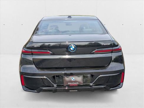 New 2026 BMW 750e xDrive image 7