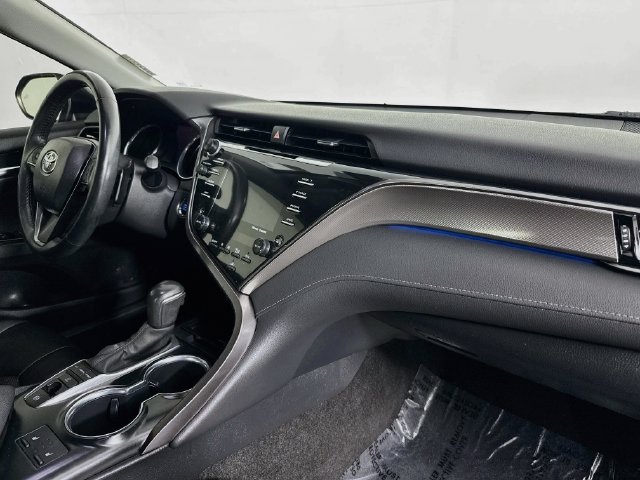 Used 2020 Toyota Camry XSE FWD image 27