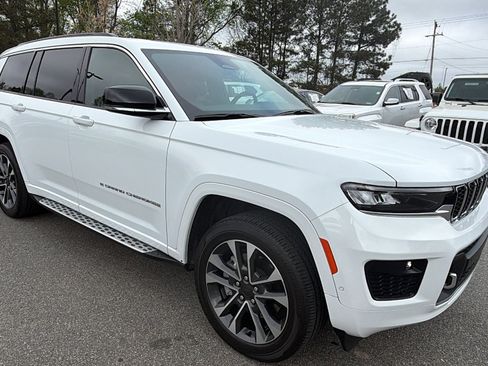 Used 2025 Jeep Grand Cherokee L Overland w/ Luxury Tech Group IV image 5