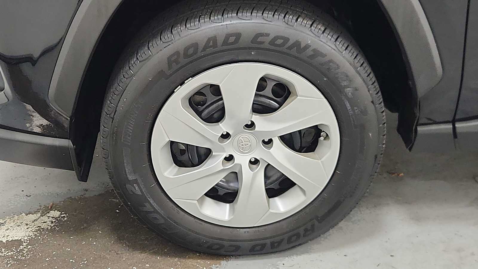Certified 2019 Toyota RAV4 LE w/ Carpet Mat Package AWD/4WD image 10