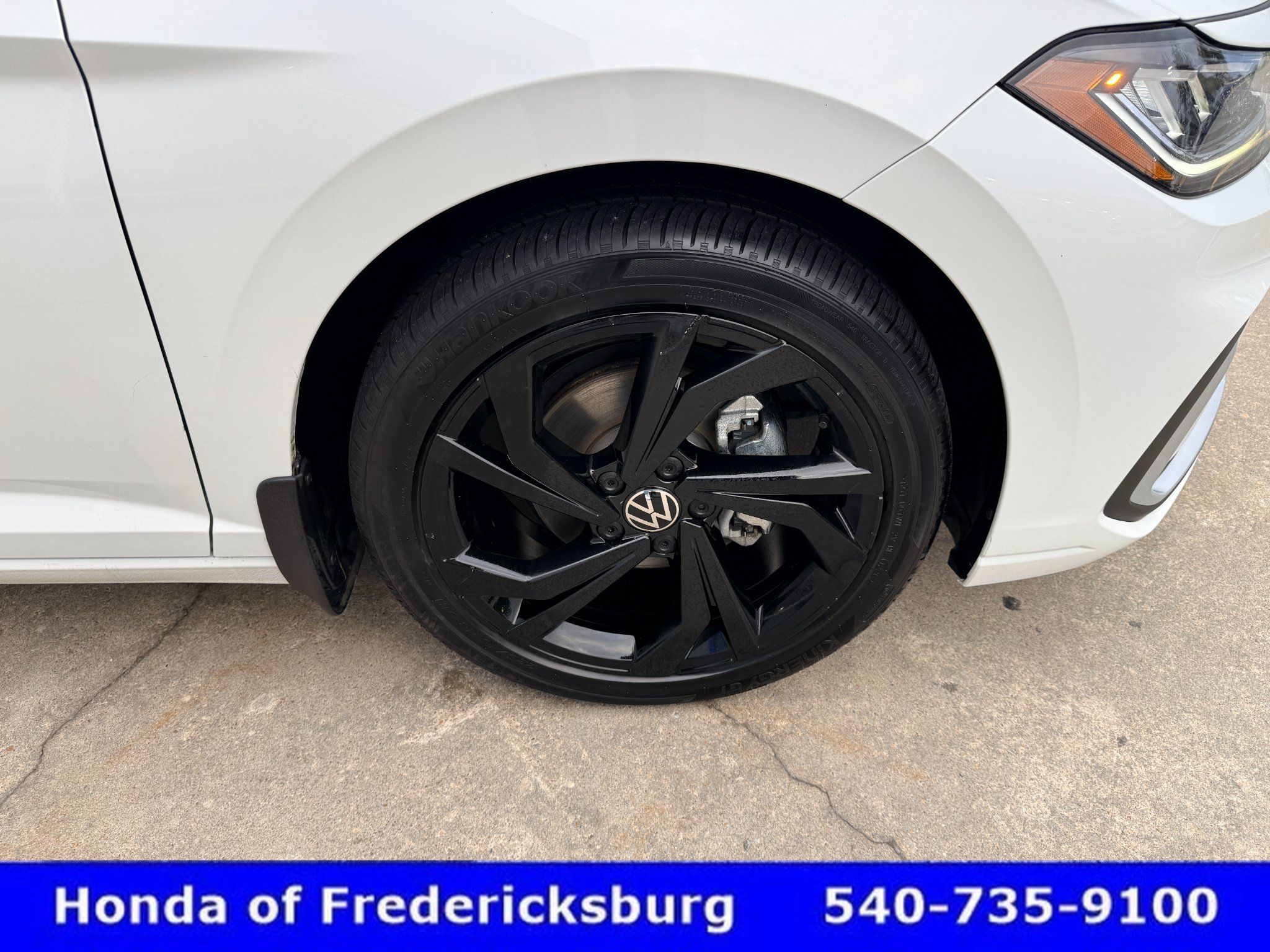 Used 2025 Volkswagen Jetta SE FWD image 13