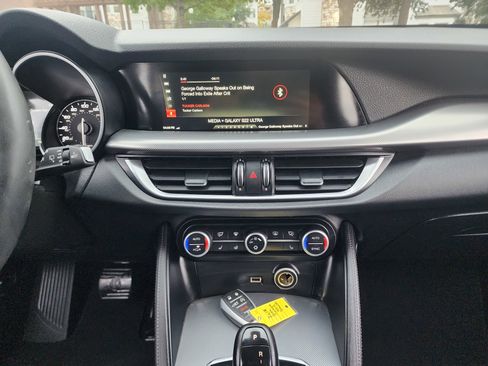 Used 2018 Alfa Romeo Stelvio Ti image 29