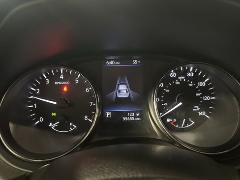 Used 2019 Nissan Rogue SV AWD/4WD image 10