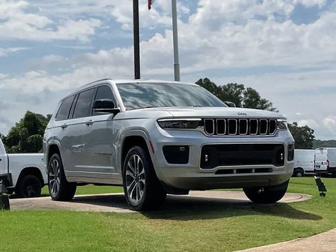 Used 2023 Jeep Grand Cherokee L Overland RWD image 1