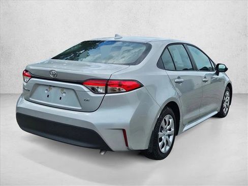 Used 2025 Toyota Corolla LE FWD image 5