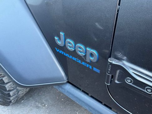 Used 2024 Jeep Wrangler Unlimited AWD/4WD image 21