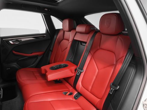 Certified 2026 Porsche Macan AWD/4WD image 42