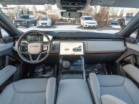 Used 2024 Land Rover Range Rover Sport SE image 18