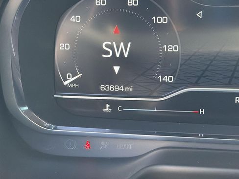 Used 2022 GMC Yukon XL AT4 w/ AT4 Premium Package AWD/4WD image 11