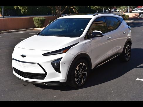 Used 2023 Chevrolet Bolt EUV Premier w/ Sun & Sound Package image 3