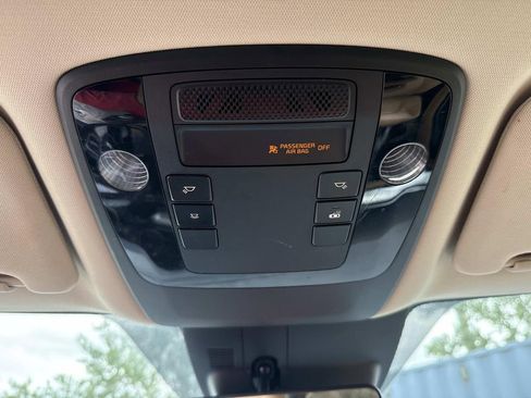 Used 2024 Kia Carnival LX FWD image 45