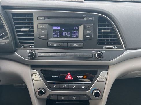Used 2017 Hyundai Elantra SE image 15
