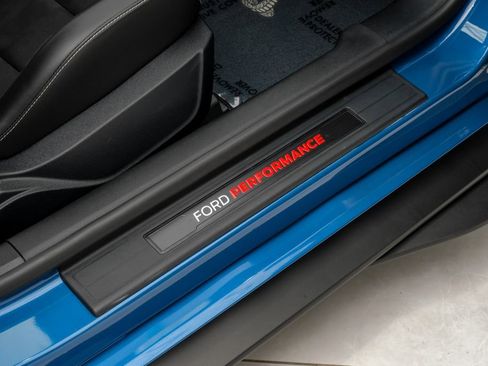 Used 2021 Ford Mustang Shelby GT500 w/ Carbon Fiber Track Pack image 34