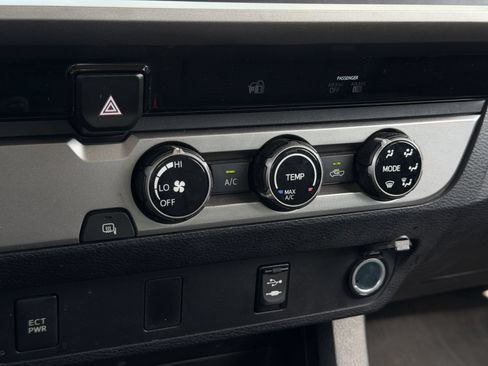 Used 2016 Toyota Tacoma SR5 w/ Towing Package RWD image 22