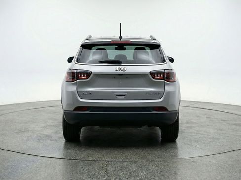 Used 2025 Jeep Compass Limited image 7