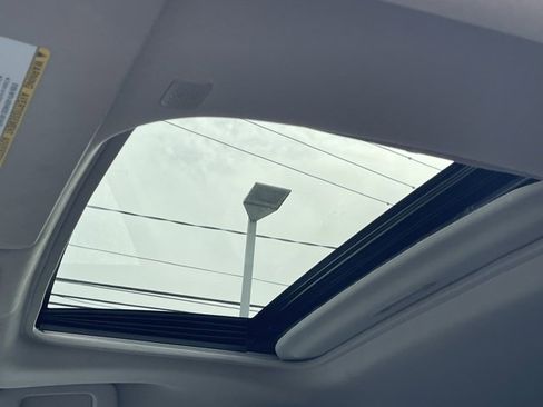 Used 2023 Toyota Sienna XLE image 6