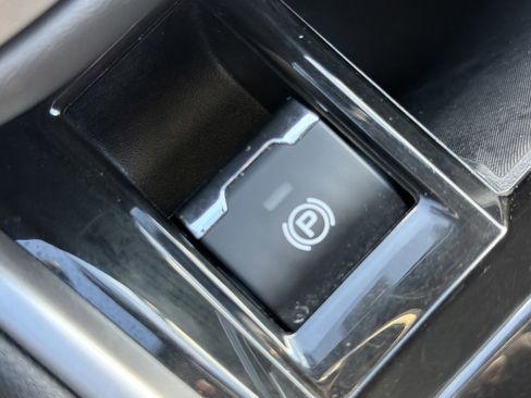 Certified 2024 Subaru Outback Premium image 29