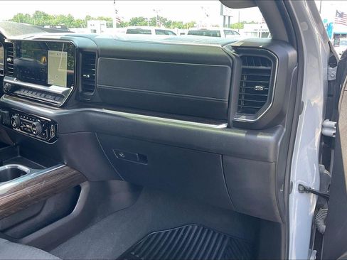 Used 2025 Chevrolet Silverado 1500 RST AWD/4WD image 17