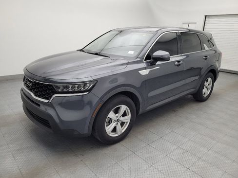 Used 2022 Kia Sorento LX FWD image 2