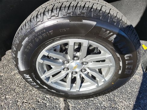 New 2025 Chevrolet Colorado LT image 11