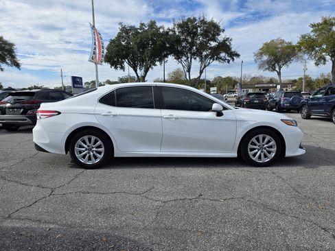 Used 2019 Toyota Camry L image 2