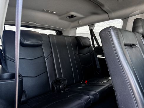 Used 2018 Cadillac Escalade ESV Luxury image 16