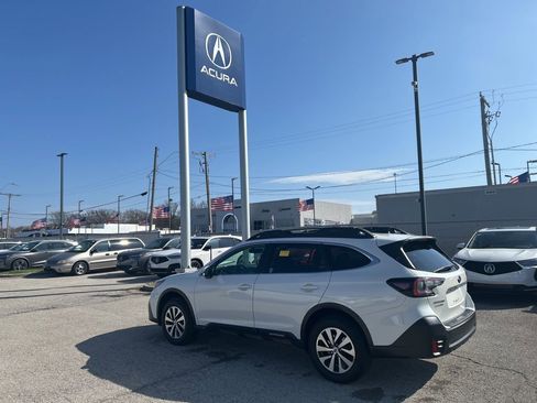 Used 2020 Subaru Outback Premium image 8