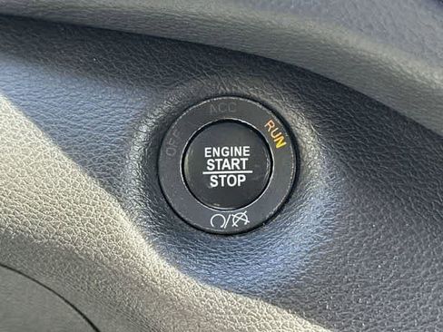 Used 2019 Jeep Cherokee Latitude Plus w/ Cold Weather Group image 10