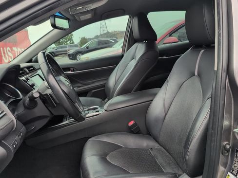 Used 2018 Toyota Camry XSE FWD image 9