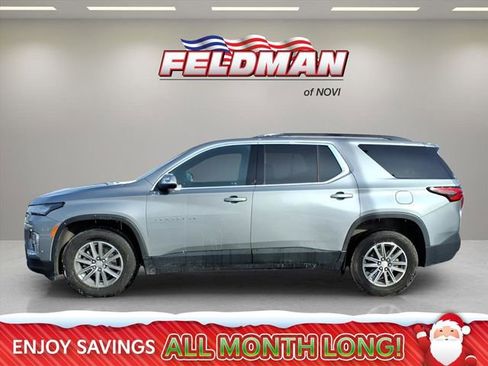 Used 2023 Chevrolet Traverse LT w/ Rear Camera Mirror Package image 2