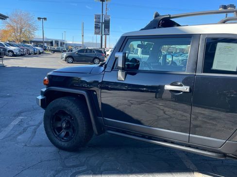 Used 2008 Toyota FJ Cruiser 4WD w/ Upgrade Pkg 2 image 8