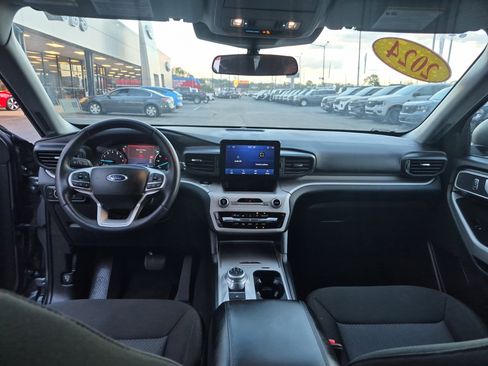 Used 2024 Ford Explorer XLT image 19