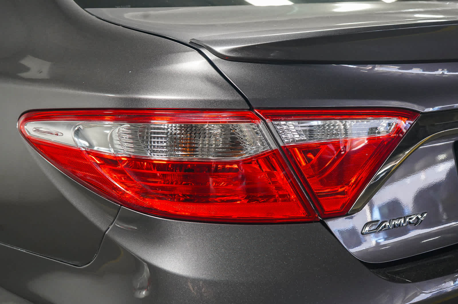 Used 2015 Toyota Camry XSE FWD image 7
