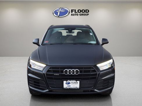 Used 2020 Audi Q5 2.0T Premium w/ Titanium Sport Package image 2