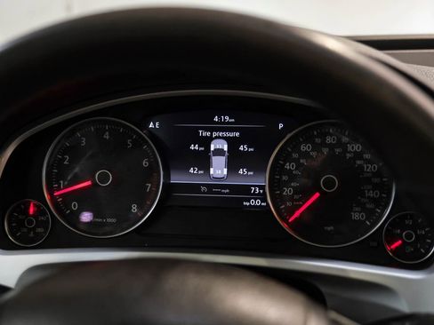 Used 2014 Volkswagen Touareg Sport image 19