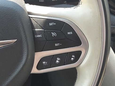 Used 2018 Chrysler Pacifica Limited w/ Advanced Safetytec Group FWD image 44