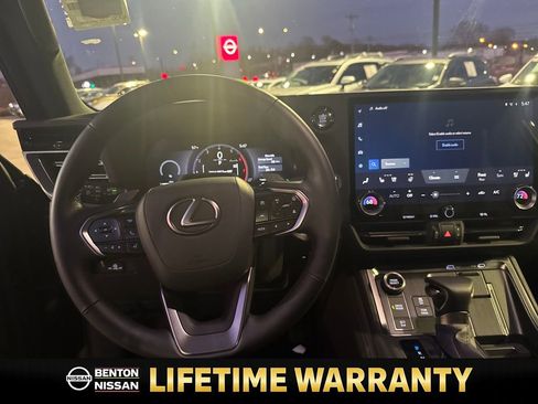 Used 2025 Lexus GX 550 image 16