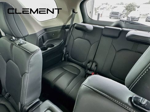 Used 2025 Honda Pilot EX-L image 32