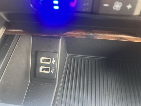 Used 2019 Ford F150 Lariat w/ Equipment Group 502A Luxury AWD/4WD image 29