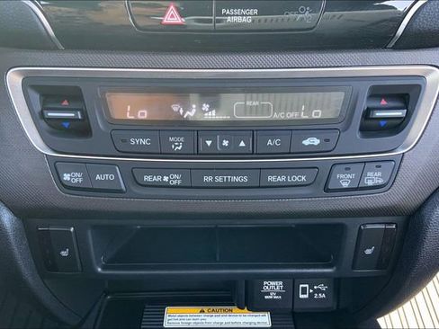 Used 2022 Honda Pilot TrailSport image 32