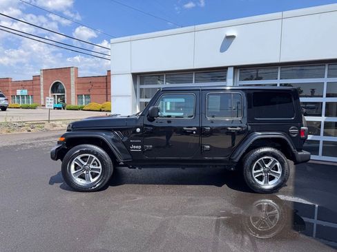Used 2023 Jeep Wrangler Unlimited Sahara AWD/4WD image 2
